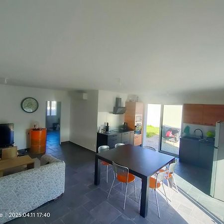Chambre Dans Maison Plain-Pied Moderne Roanne Extérieur photo