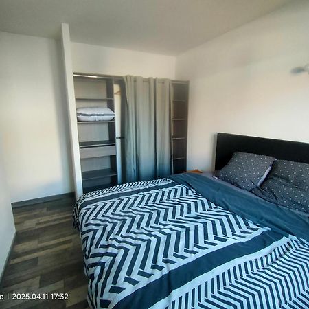 Chambre Dans Maison Plain-Pied Moderne Roanne Extérieur photo