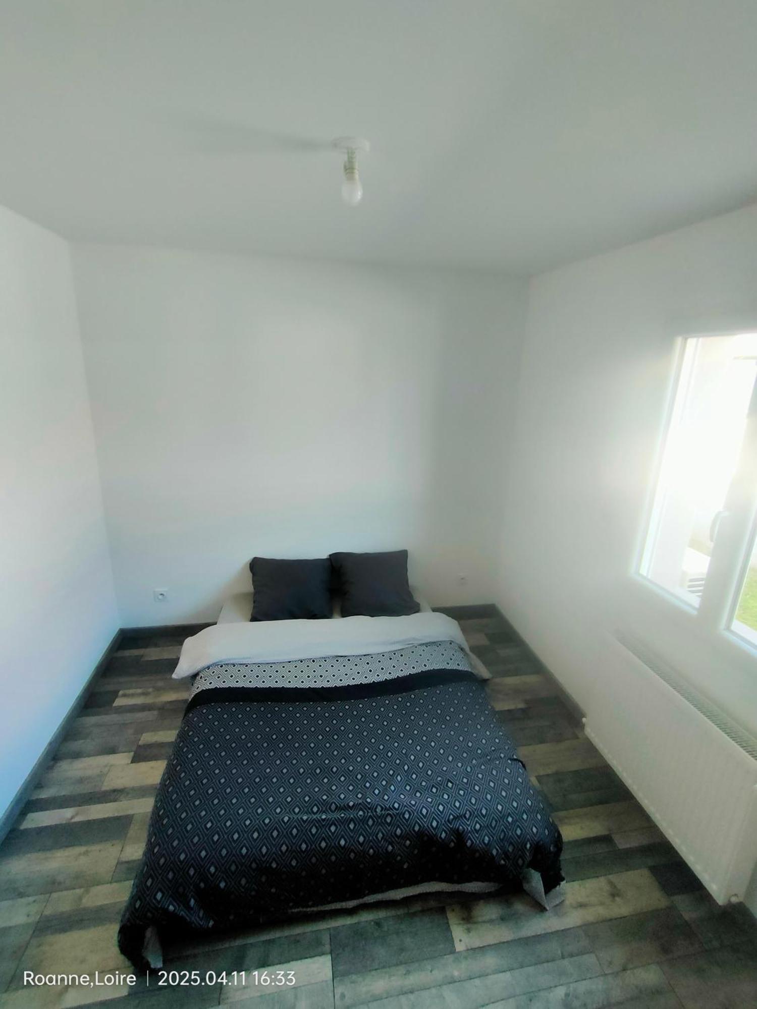 Chambre Dans Maison Plain-Pied Moderne Roanne Extérieur photo
