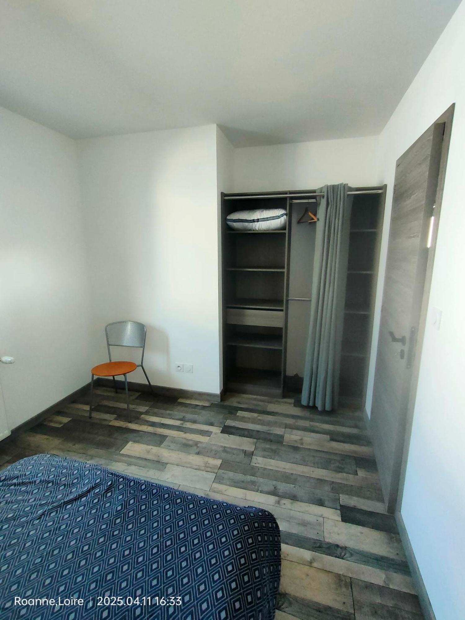 Chambre Dans Maison Plain-Pied Moderne Roanne Extérieur photo